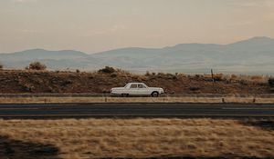 Preview wallpaper car, old, white, road, desert