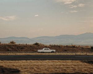 Preview wallpaper car, old, white, road, desert