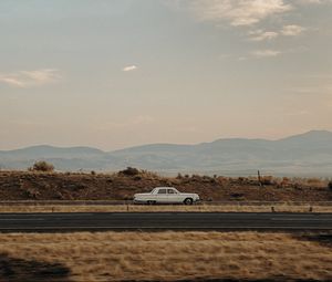 Preview wallpaper car, old, white, road, desert