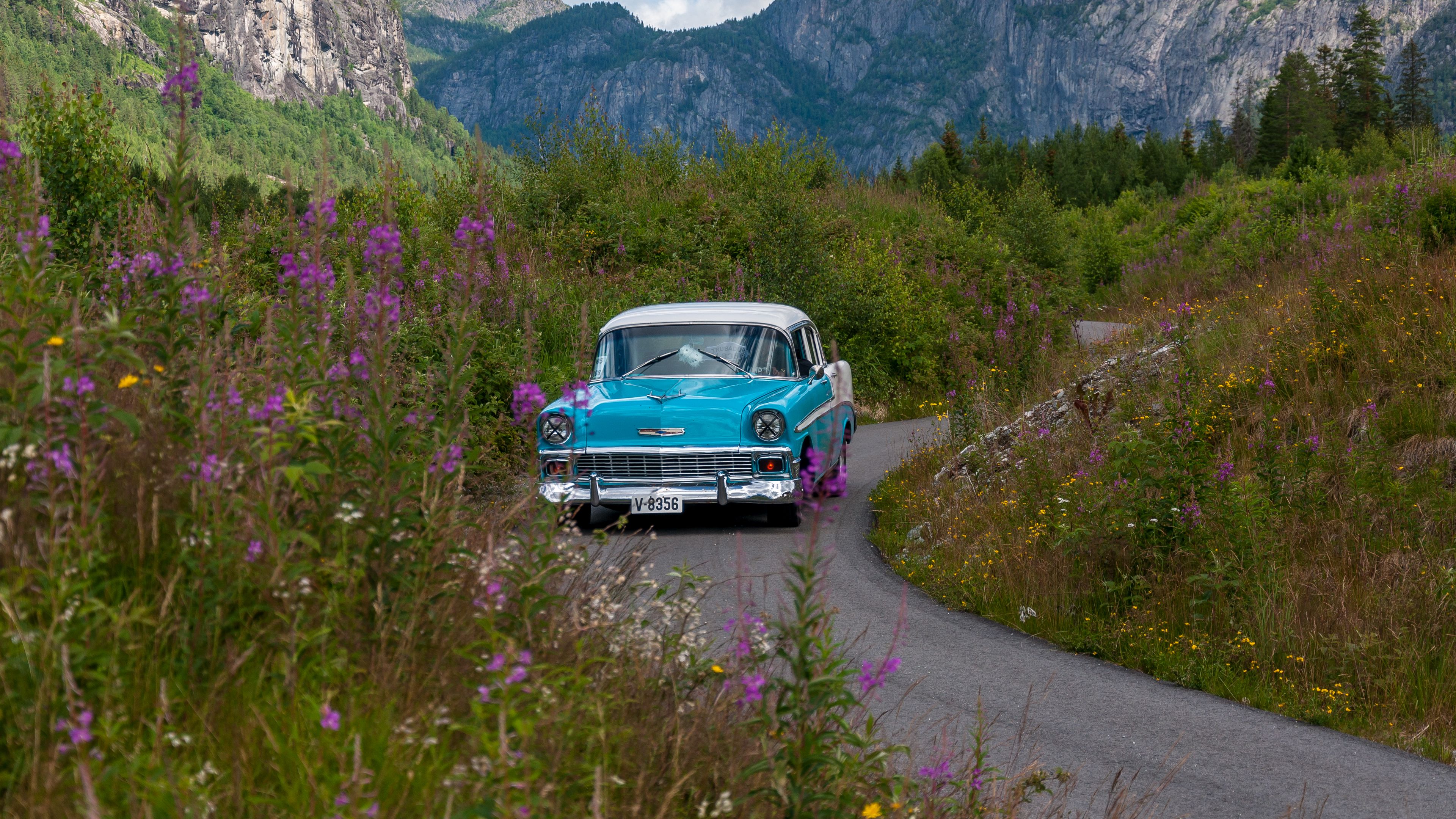 Download wallpaper 3840x2160 car, retro, blue, road, field, landscape