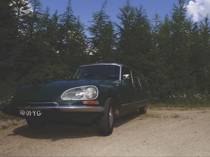 Preview wallpaper car, retro, front view, green