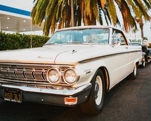 Preview wallpaper car, retro, old, white, palm tree