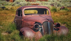 Preview wallpaper car, retro, rust, grass, house, village