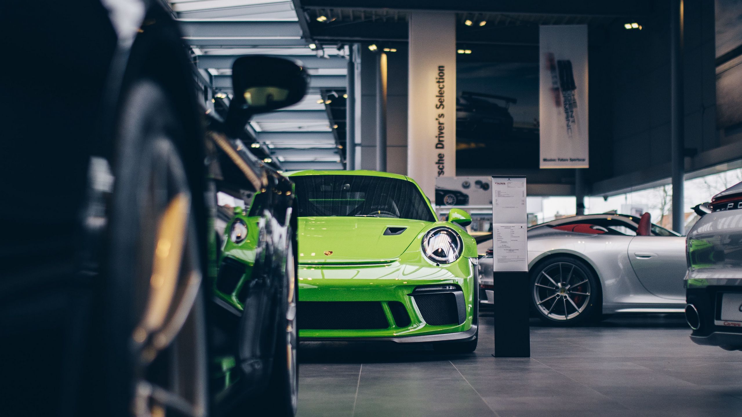 Download wallpaper 2560x1440 car, sports car, parking, green widescreen