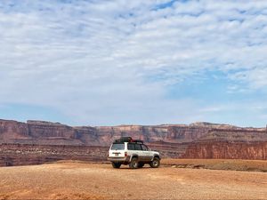 Preview wallpaper car, suv, canyon