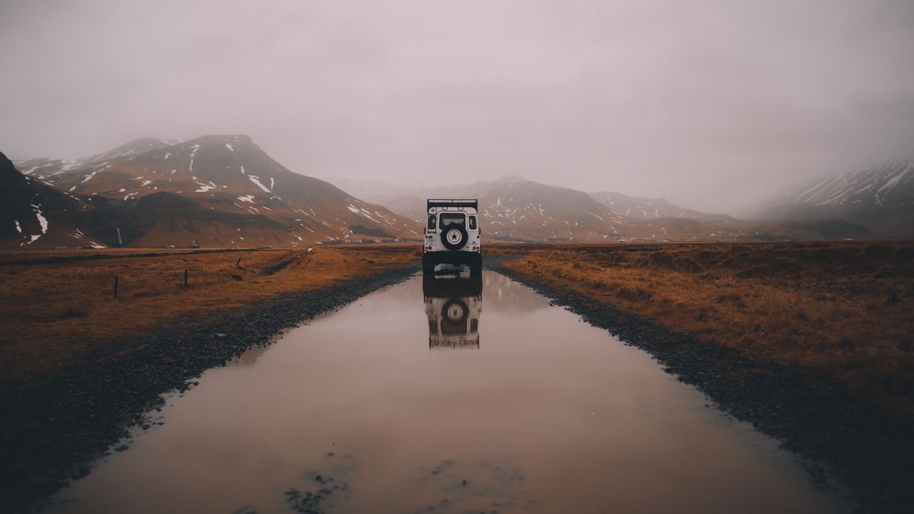 Wallpaper car, suv, puddle, mountains, fog, nature, iceland