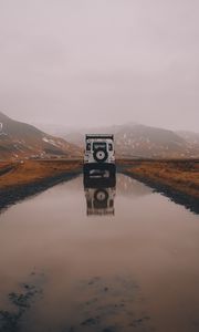 Preview wallpaper car, suv, puddle, mountains, fog, nature, iceland