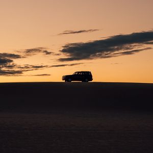 Preview wallpaper car, suv, silhouette, sunset, dark