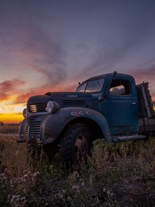 Preview wallpaper car, truck, old, rust