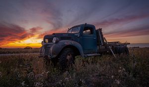 Preview wallpaper car, truck, old, rust