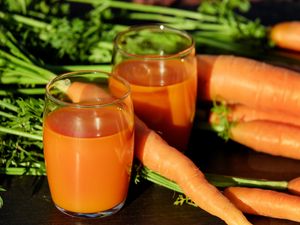 Preview wallpaper carrots, carrot juice, vegetables