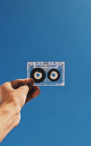 Preview wallpaper cassette, retro, hand, sky