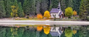 Preview wallpaper castle, autumn, trees, reflection