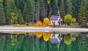 Preview wallpaper castle, autumn, trees, reflection