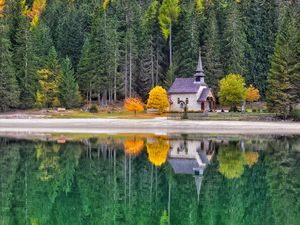 Preview wallpaper castle, autumn, trees, reflection