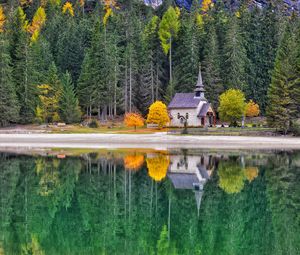 Preview wallpaper castle, autumn, trees, reflection