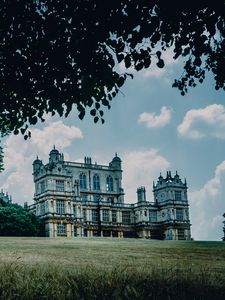 Preview wallpaper castle, palace, manor, nottingham, park, house, grass, tree