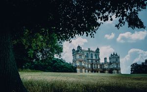 Preview wallpaper castle, palace, manor, nottingham, park, house, grass, tree