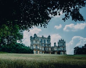 Preview wallpaper castle, palace, manor, nottingham, park, house, grass, tree