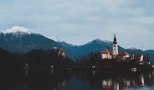 Preview wallpaper castle, tower, lake, reflection