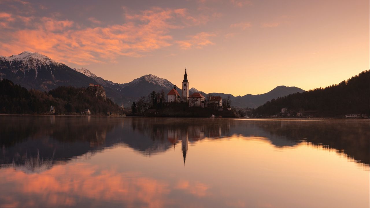 Wallpaper castle, tower, mountains, lake, reflection