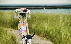 Preview wallpaper cat, child, hat, field, grass