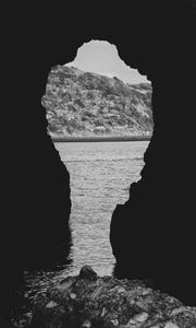 Preview wallpaper cave, sea, hill, black and white