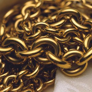 Preview wallpaper chain, gold, close-up
