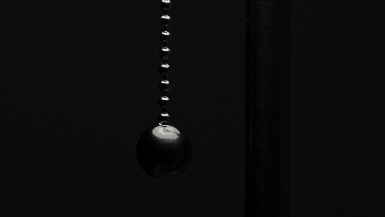 Wallpaper chain, lamp, bw, dark