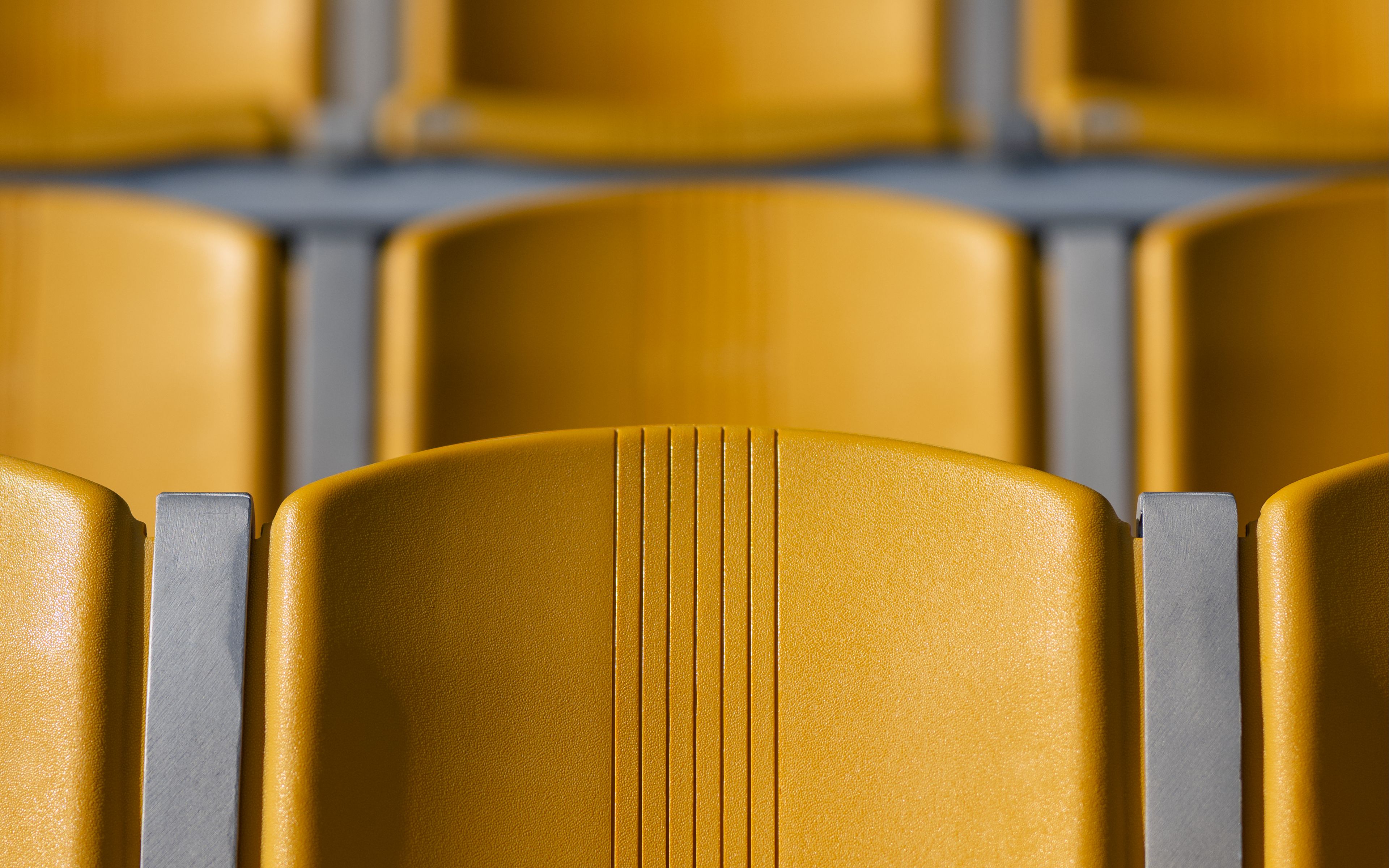 3840x2400 Wallpaper chairs, tribune, yellow