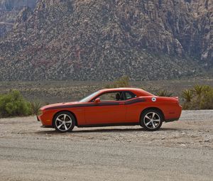 Preview wallpaper challenger, car, retro, red