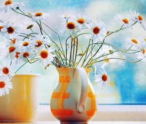 Preview wallpaper chamomile, flowers, pitcher, bouquet, box