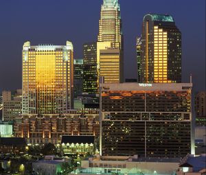 Preview wallpaper charlotte, north carolina, building, evening