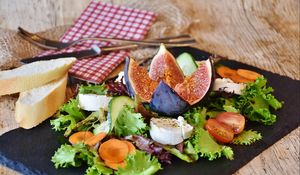 Preview wallpaper cheese, lettuce, figs, tomatoes, vegetables