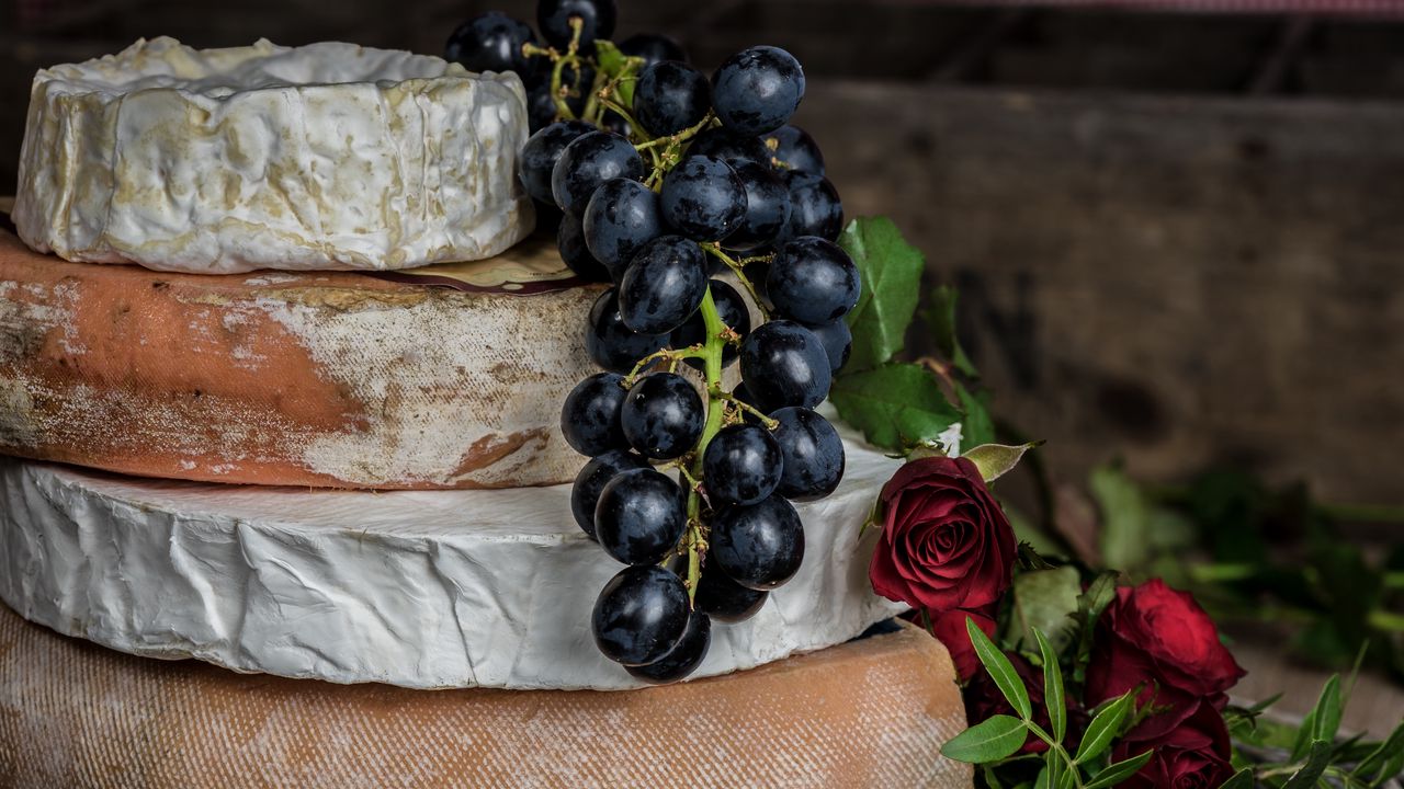 Wallpaper cheese, rose, grape