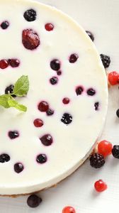 Preview wallpaper cheesecake, berries, blackberries