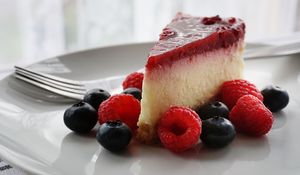Preview wallpaper cheesecake, berries, cake, dessert
