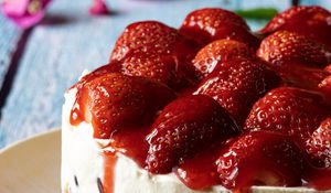Preview wallpaper cheesecake, strawberries, berries, dessert, food