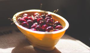 Preview wallpaper cherries, cherry, berries, plate, shadow