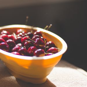 Preview wallpaper cherries, cherry, berries, plate, shadow