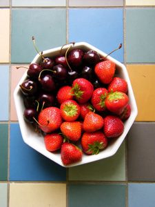 Preview wallpaper cherries, strawberries, berries, plate