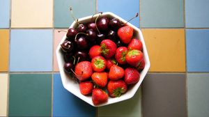 Preview wallpaper cherries, strawberries, berries, plate