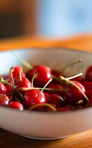 Preview wallpaper cherry, berries, bowl, blur