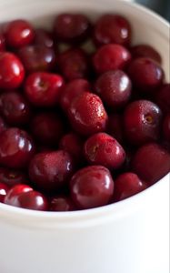 Preview wallpaper cherry, berries, bowl, red