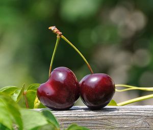 Preview wallpaper cherry, berries, ripe