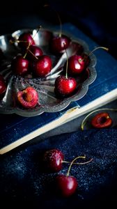 Preview wallpaper cherry, berries, ripe, plate