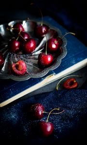 Preview wallpaper cherry, berries, ripe, plate