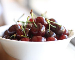 Preview wallpaper cherry, berries, ripe, bowl