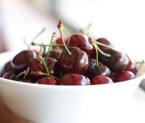 Preview wallpaper cherry, berries, ripe, bowl