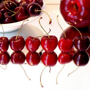 Preview wallpaper cherry, berry, table, reflection